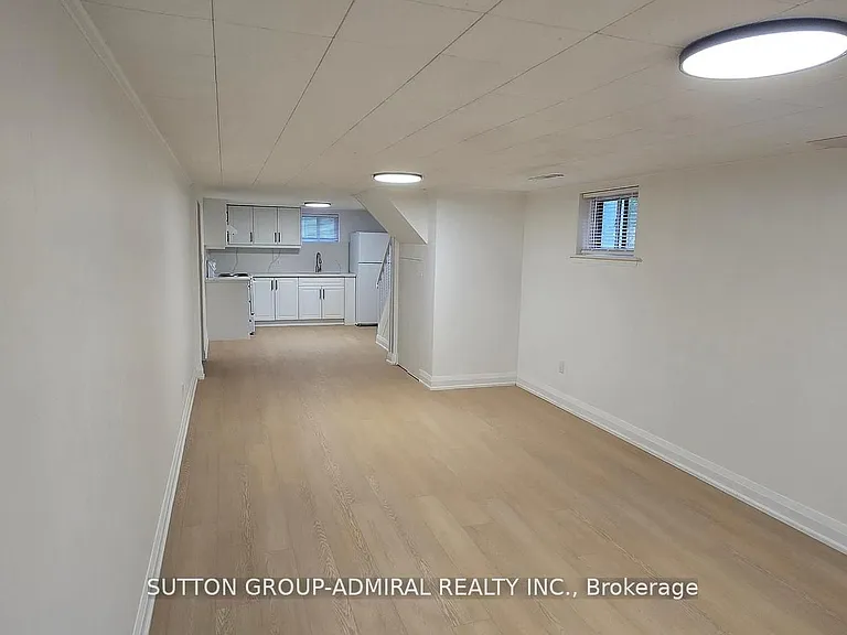 19 Tobruk Cres #BASEMENT — Photo 3