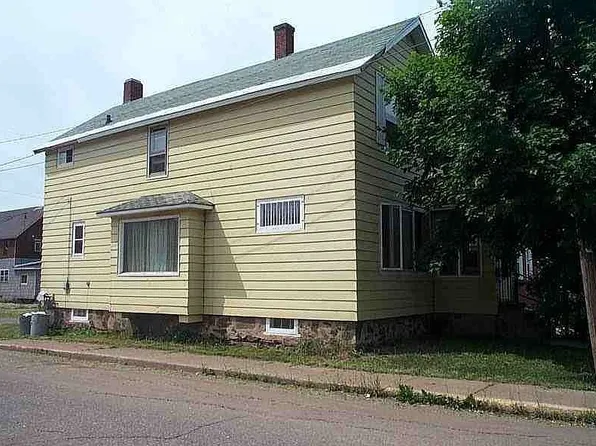 322 S 4th St, Ishpeming, MI 49849