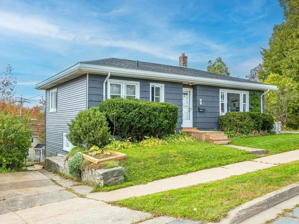 1 Joffre St, Dartmouth, NS B2Y 3C7