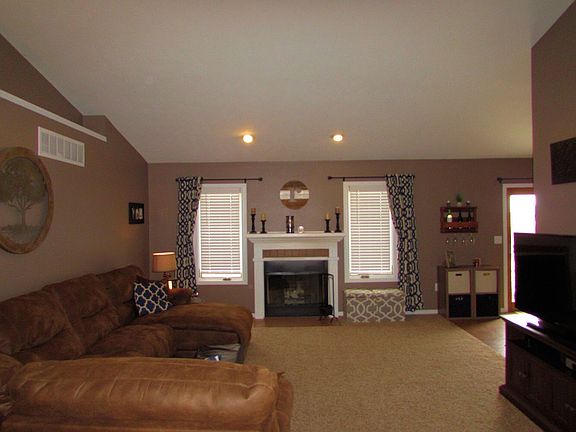 3rd image of 504 Tanglewood Dr