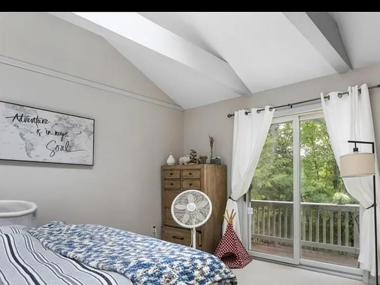 60 Oak Hill Ln #B — Photo 8