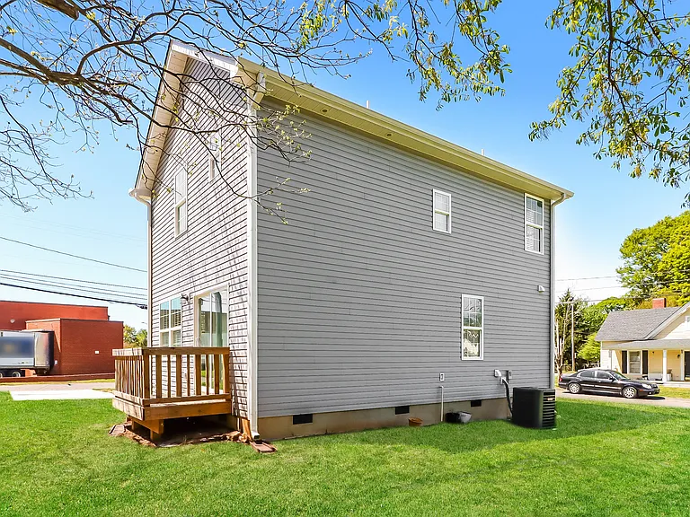 508 Grover St — Photo 13