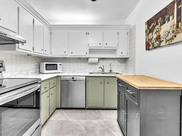 250 181st Dr #107 — Photo 17