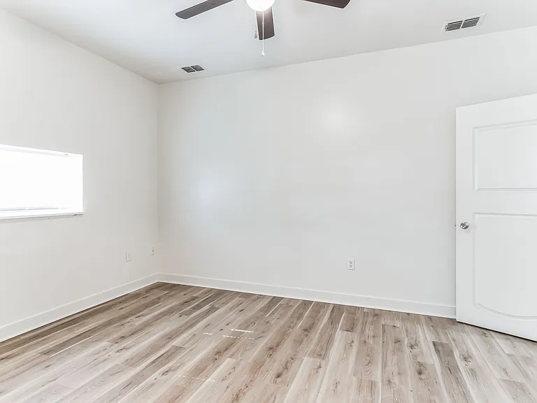 2504 Danson St — Photo 22