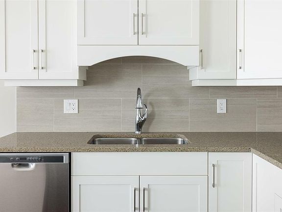 5th image of 1165 Sutherland Ave #403