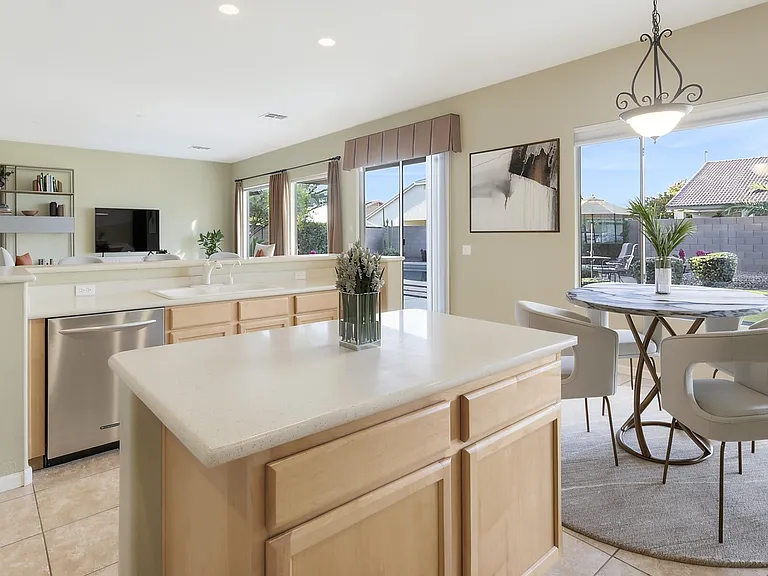 4424 E Palmdale Ln — Photo 8
