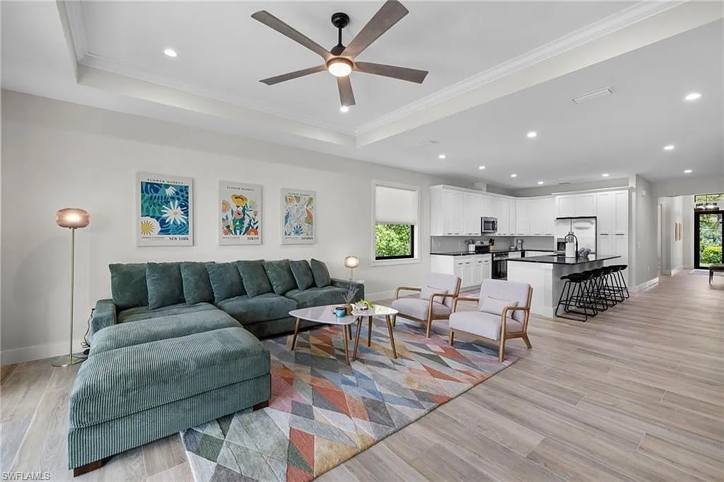 3 bed, 3.0 bath, 1998 sqft, $4,200 — Photo 3