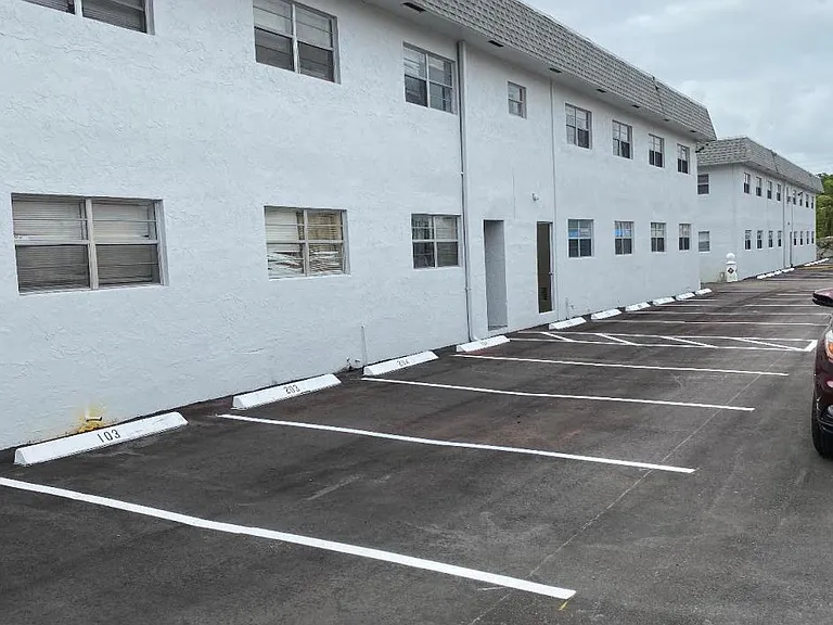 Sunset Apartments — Photo 11