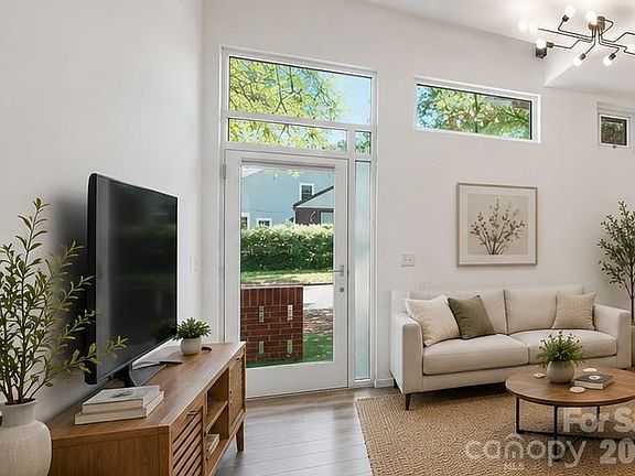 4th image of 2088 Euclid Ave