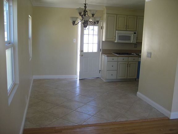 5th image of 2679 Beacon Ave