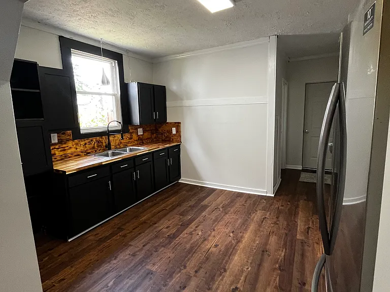 640 Orange St — Photo 4