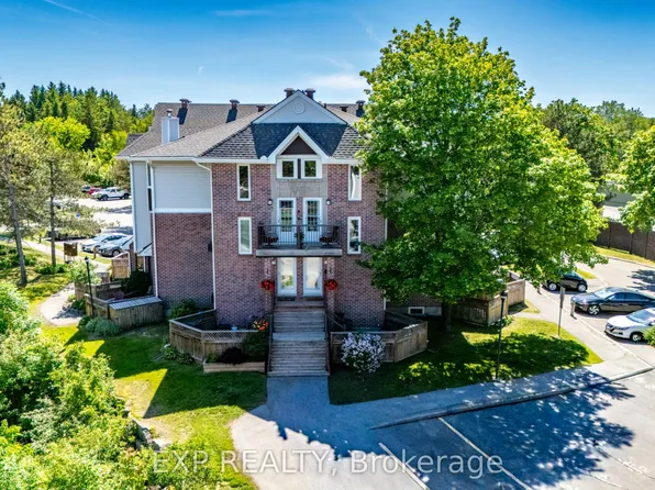 2 Stonebank Cres #7, Ottawa, ON K2H 9M4