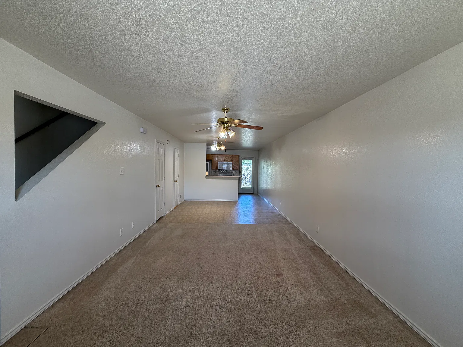 2 bed, 2.5 bath, 1301 sqft, $925 — Photo 3
