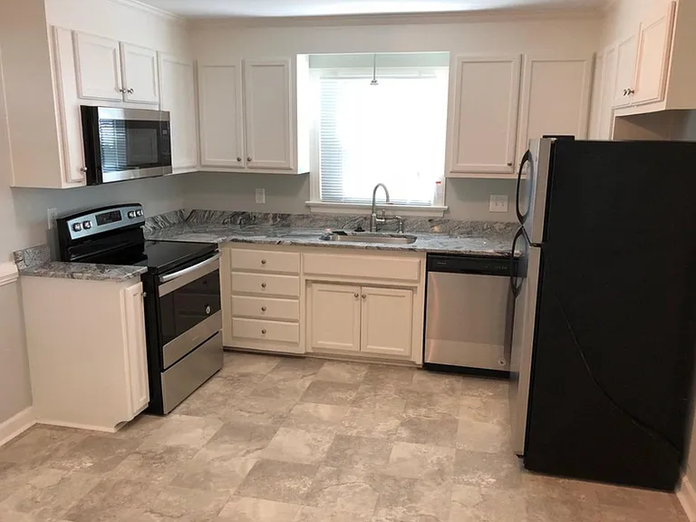 1608 Barberry Ln — Photo 4