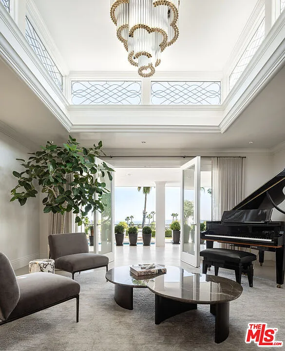 5 bed, 7.0 bath, 5577 sqft, $60,000 — Photo 4