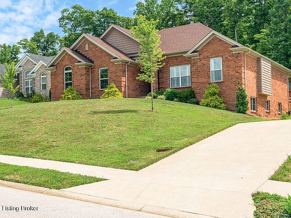 2nd image of 2867 Crescent Hill Dr NE