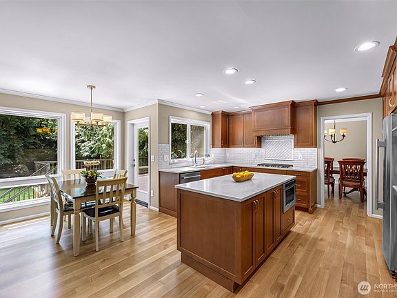 3rd image of 25827 NE 9th Street