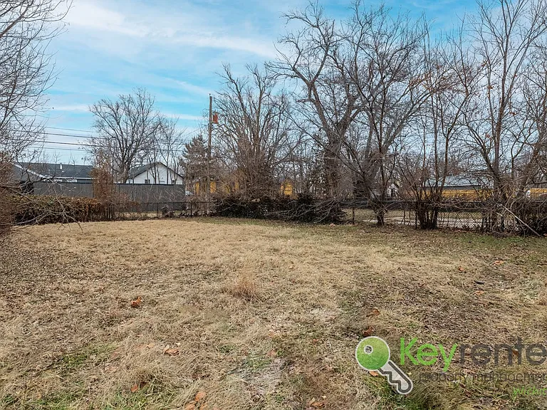 1338 N Volutsia Ave — Photo 2