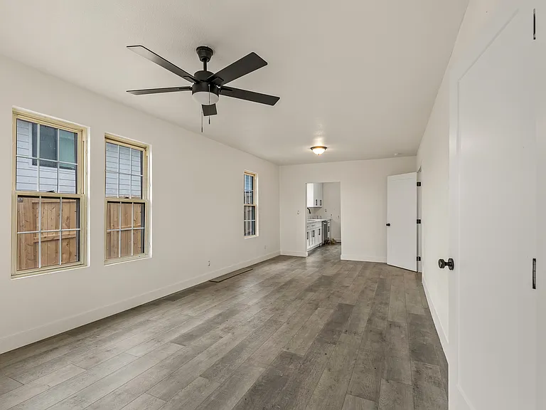 114 E Sherman Ave — Photo 9