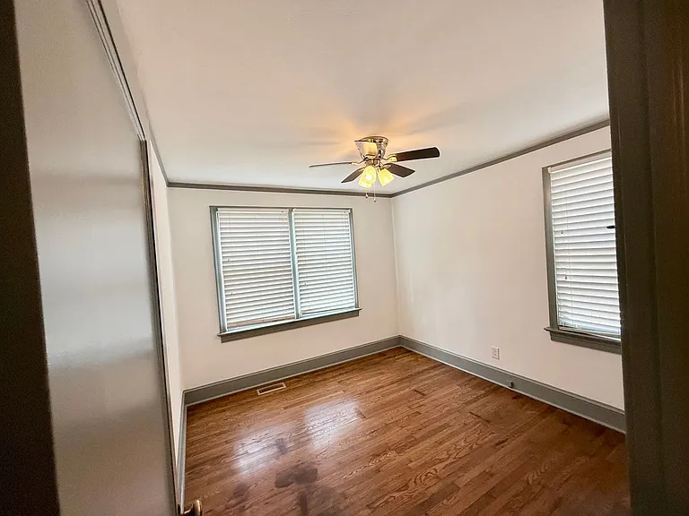 555 King Ave — Photo 21