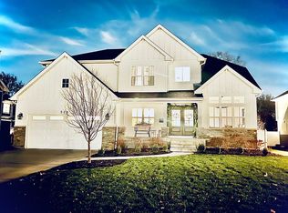 528 Turf Ln, Wheaton, IL 60187