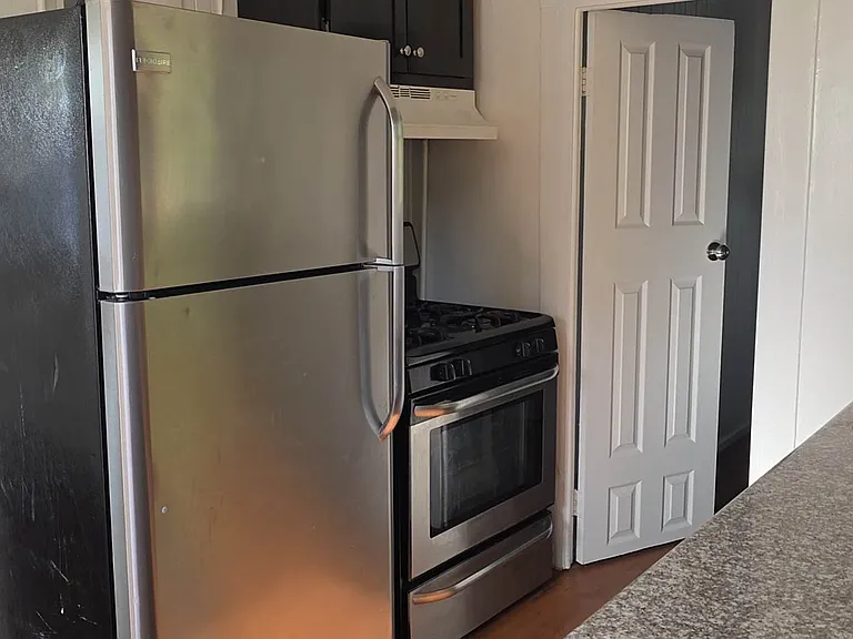 544 San Francisco Ave — Photo 10