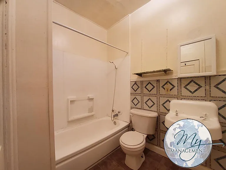 242 Washington St — Photo 24