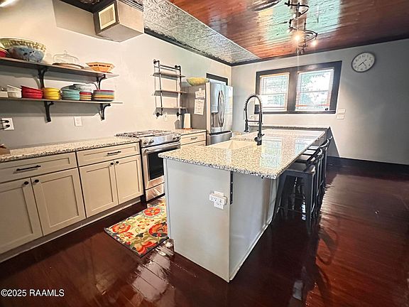 5th image of 509 E Saint Victor St