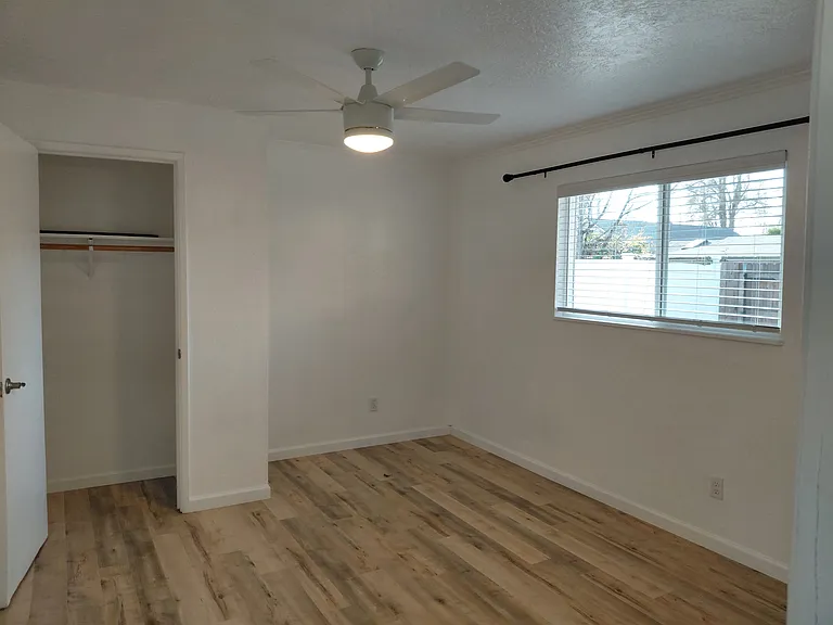 411 SW Westholm Ave — Photo 34