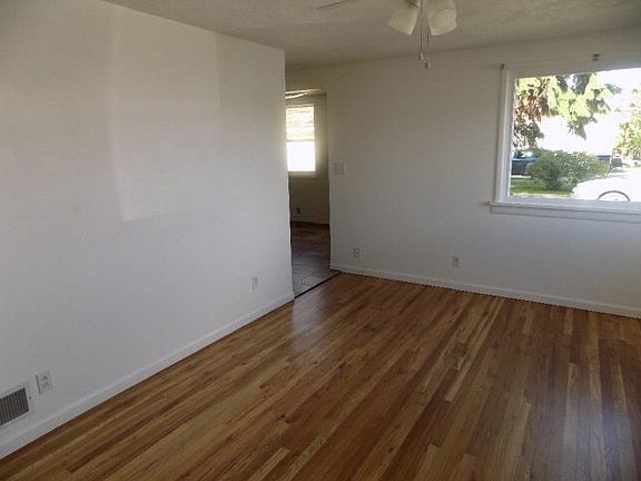 5th image of 180 E Anderson St
