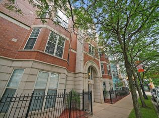 1807 W Addison St APT 2W, Chicago, IL 60613