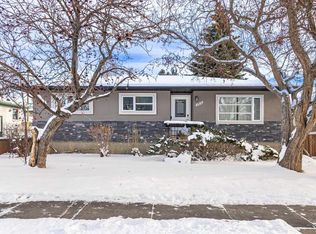 2816 W 24th St NW, Calgary, AB T2M 3Z3