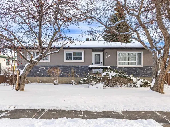 2816 W 24th St NW, Calgary, AB T2M 3Z3
