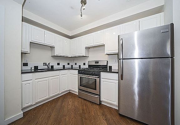 3rd image of 960 Willoughby Ave APT 2Q