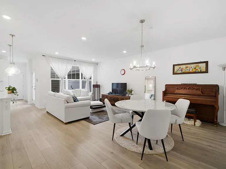 331 Didier Ct — Photo 5