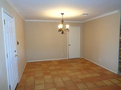 5th image of 1044 W Dixon St