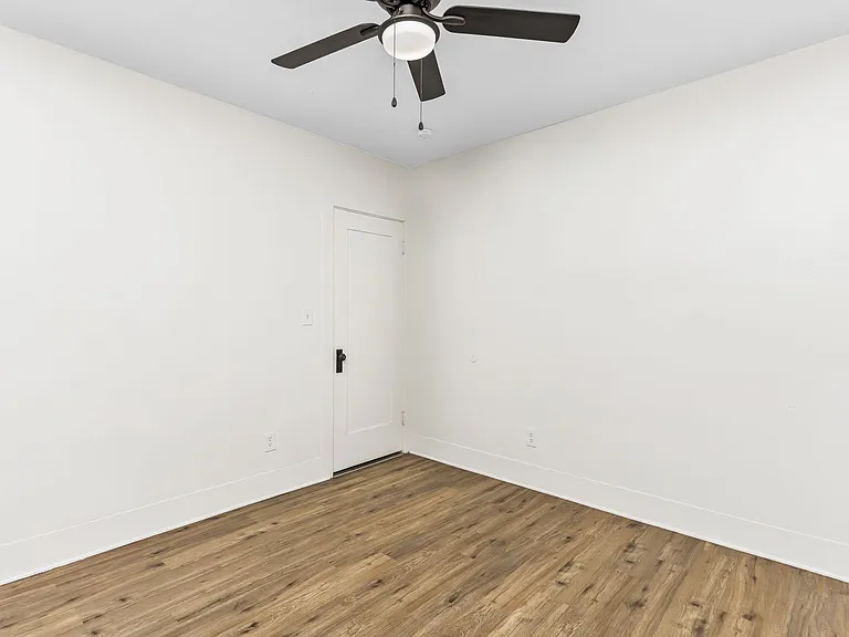 1359 Jasper Ave — Photo 40