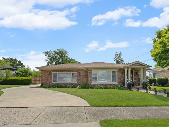 7145 Greenwood St, Morton Grove, IL 60053