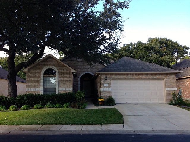 1st image of 207 Meadow Brook Dr