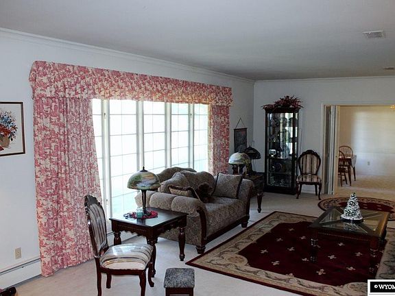 5th image of 825 Roundtop Dr