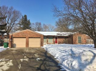 6825 Sunset Ter, Windsor heights, IA 50324