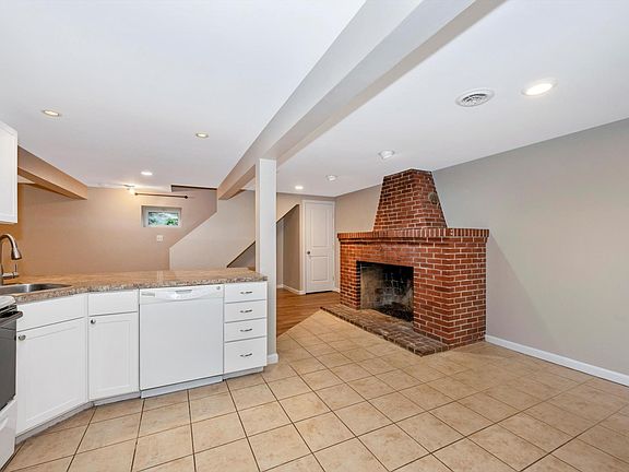 3rd image of 457 N Potomac St #5