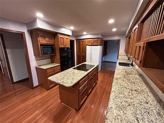 3rd image of 15150 E Quaker Rd