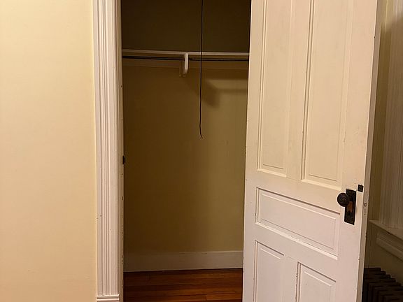5th image of 410 S Loudoun St APT 1