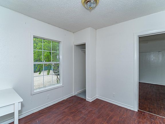 5th image of 206 Hunstock Ave