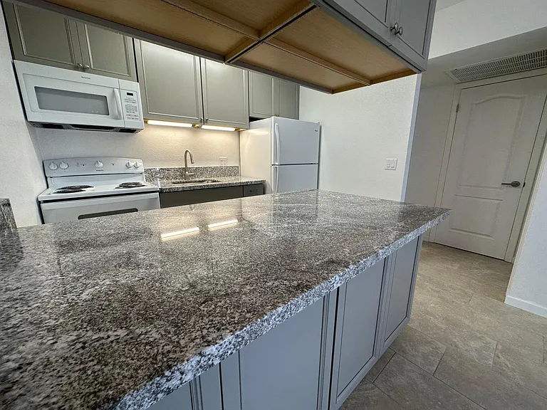 2121 Swanson Ave — Photo 4