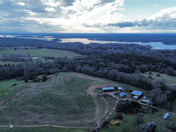 2nd image of 1904 Centerville Rd