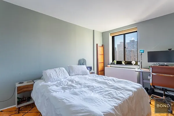 Rented by Bond New York | media 13