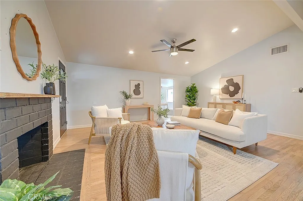 3 bed, 1665 sqft, $4,995 — Photo 4