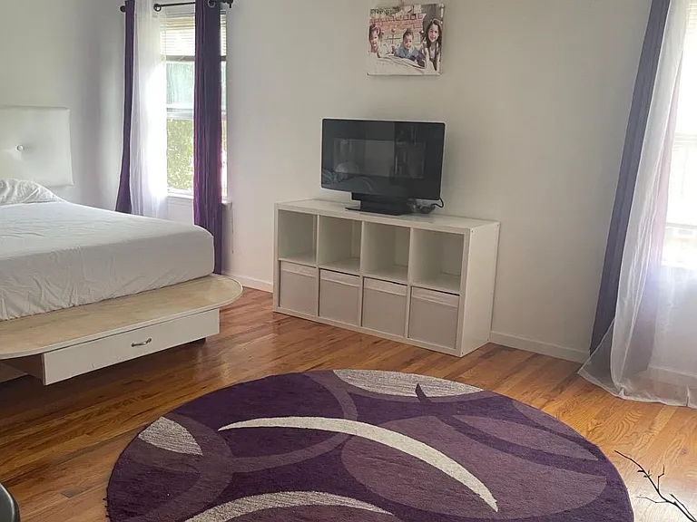 847 Bond St — Photo 13